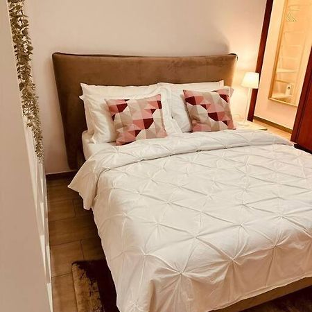 Malu Apartment Peschiera Borromeo Bagian luar foto