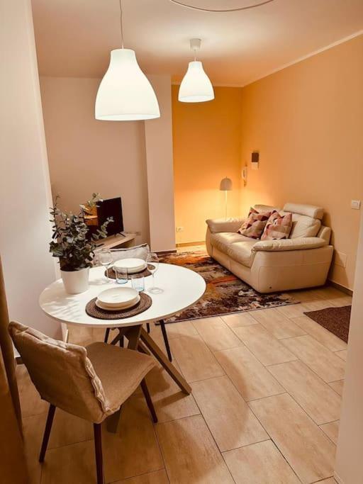 Malu Apartment Peschiera Borromeo Bagian luar foto